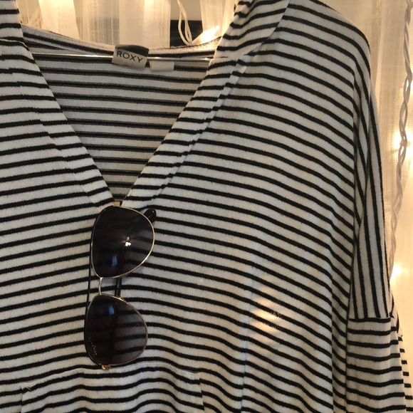 Roxy V Neck hoodie - Picture 1 of 3